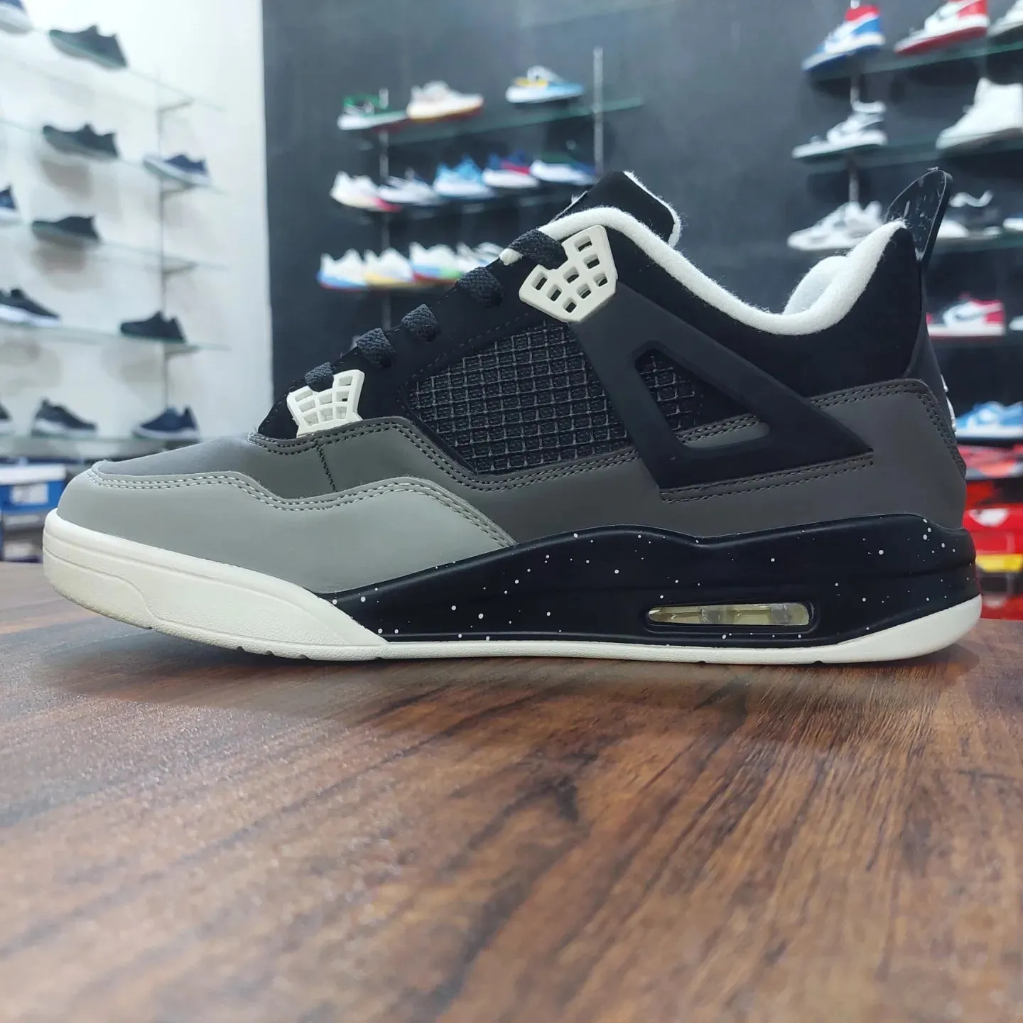 AJ 4 RETRO FEARPACK