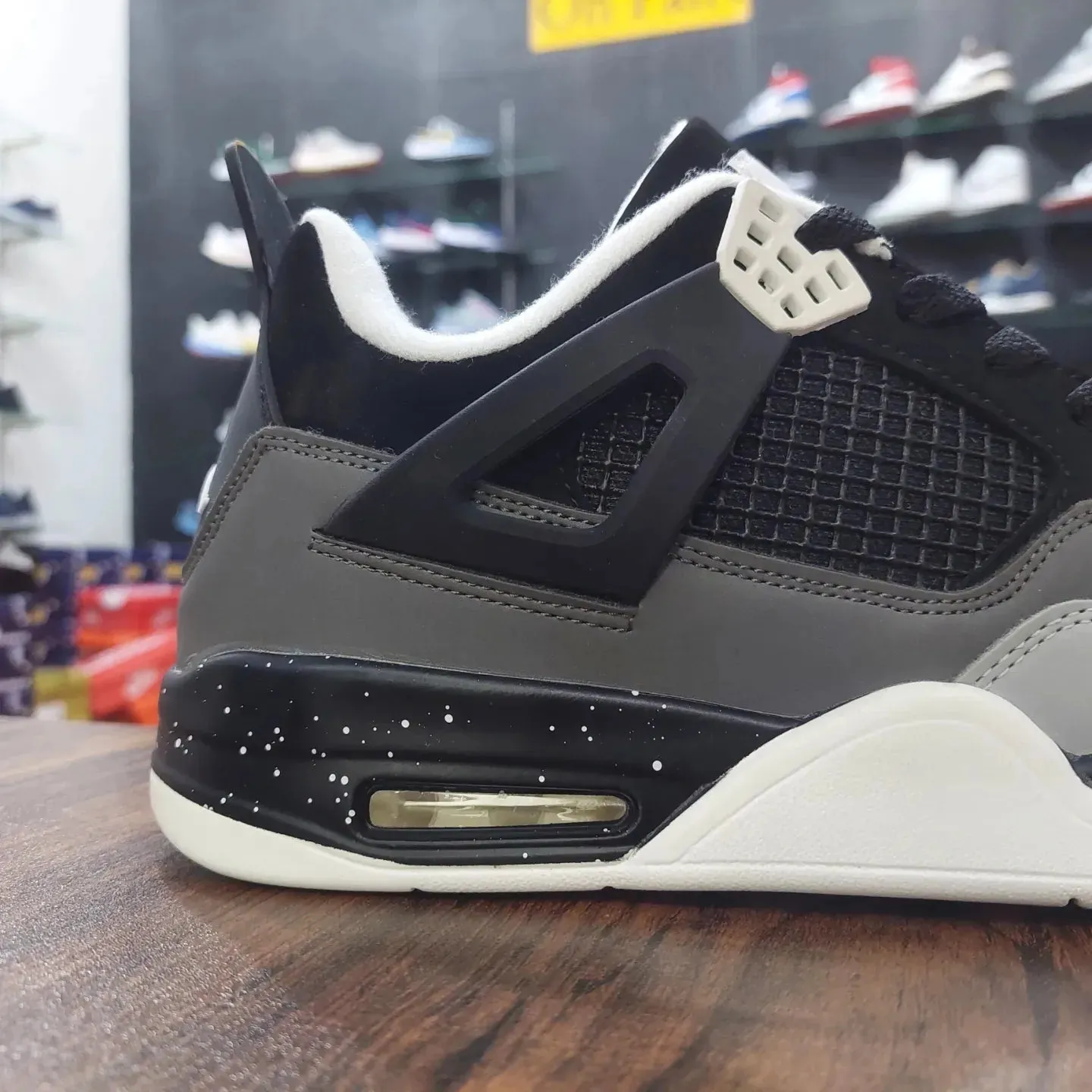 AJ 4 RETRO FEARPACK