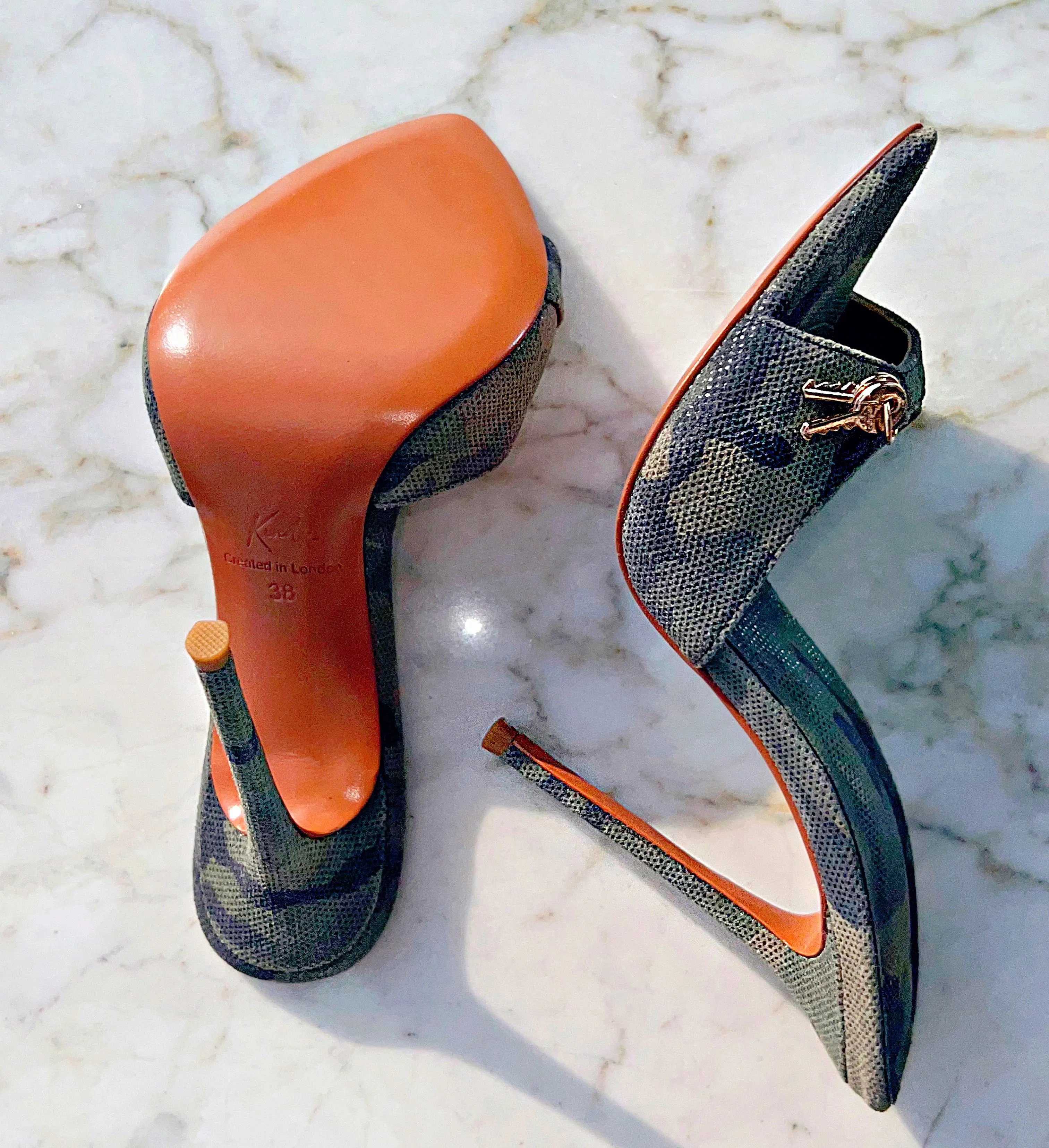 CAMOUFLAGE LEATHER PAD-LOCK MULES