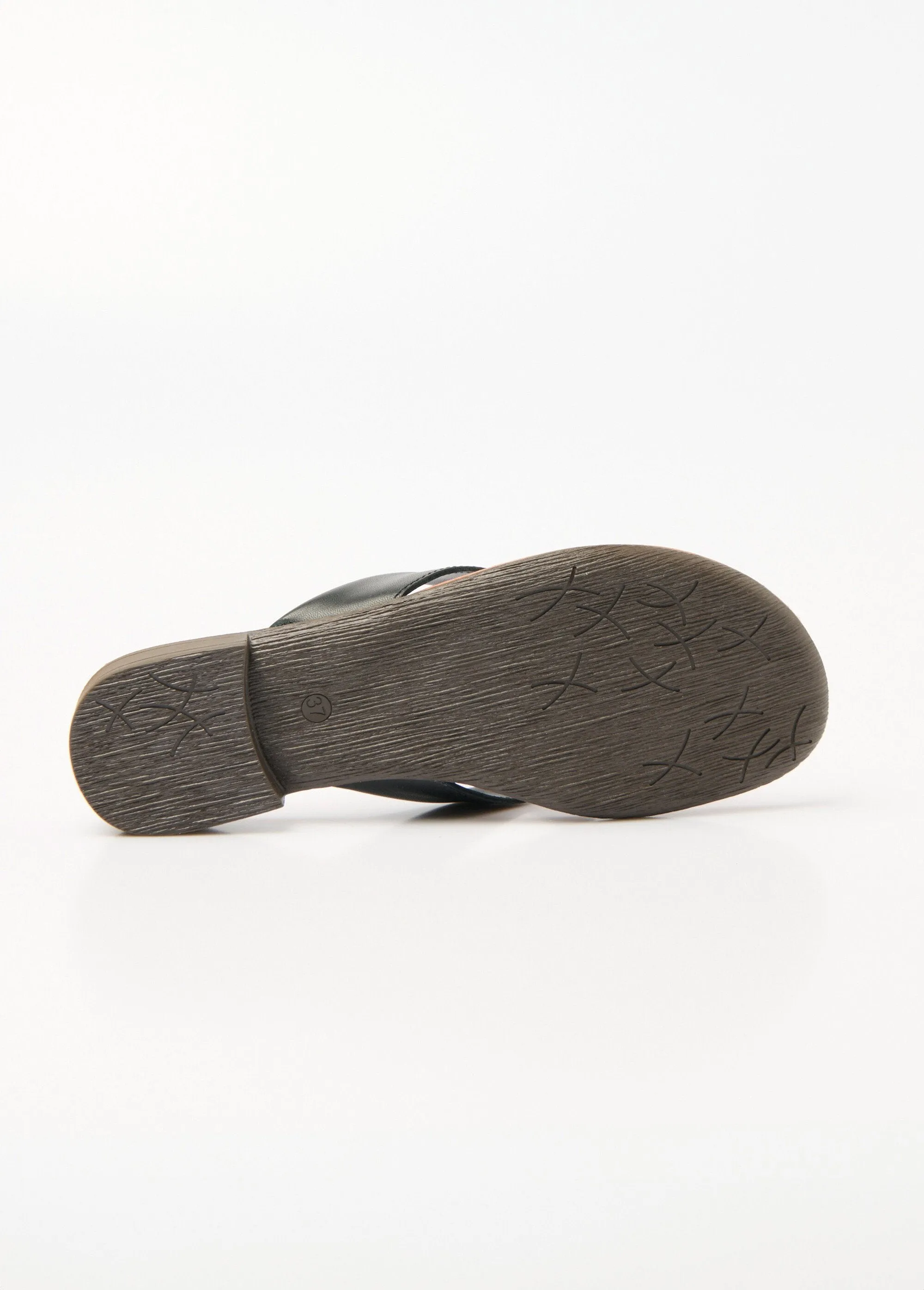 Chic flip-flop-style leather thong mules