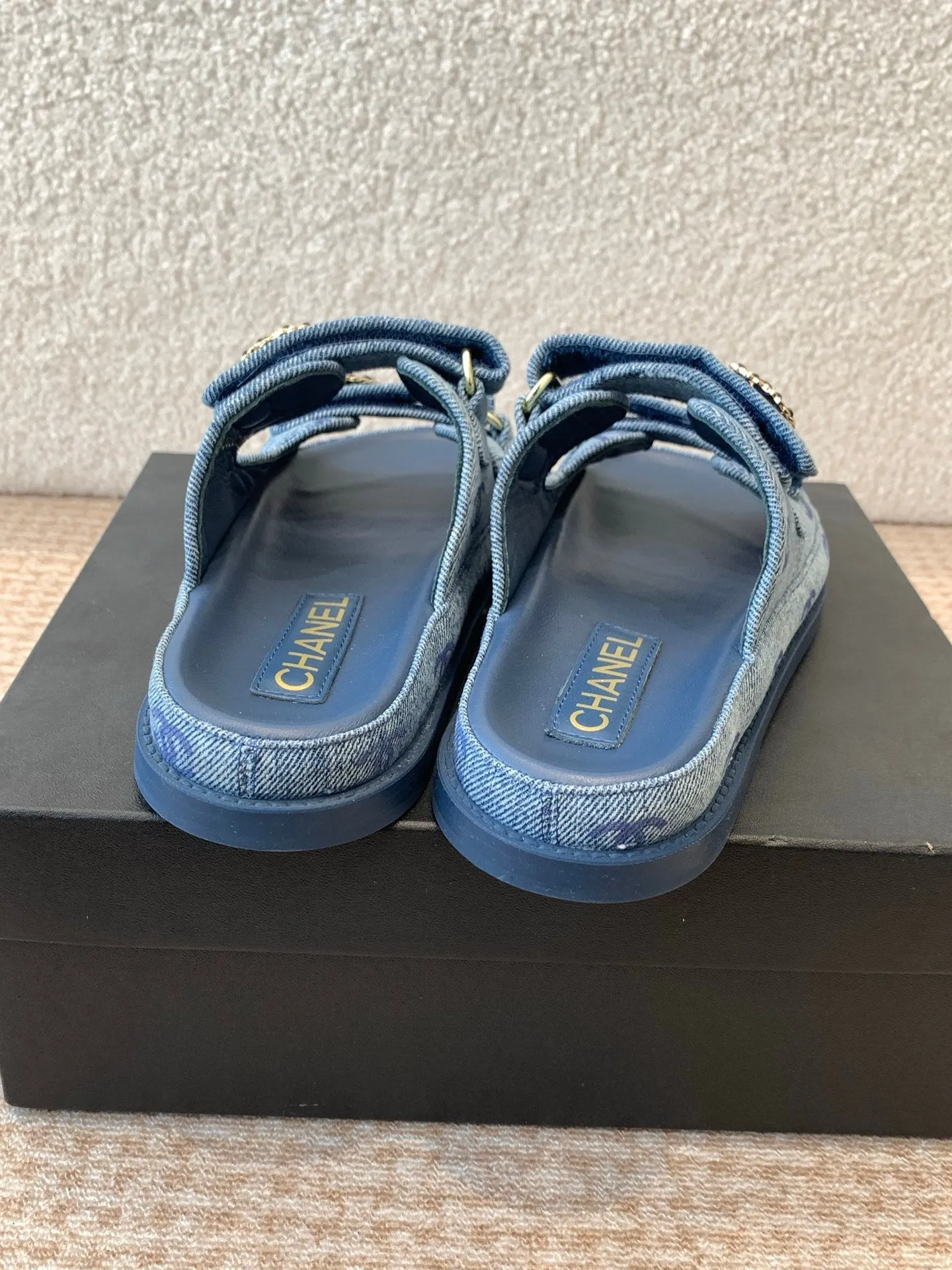 DAD SANDAL IN CLASSIC BLUE DENIM FABRIC MULE
