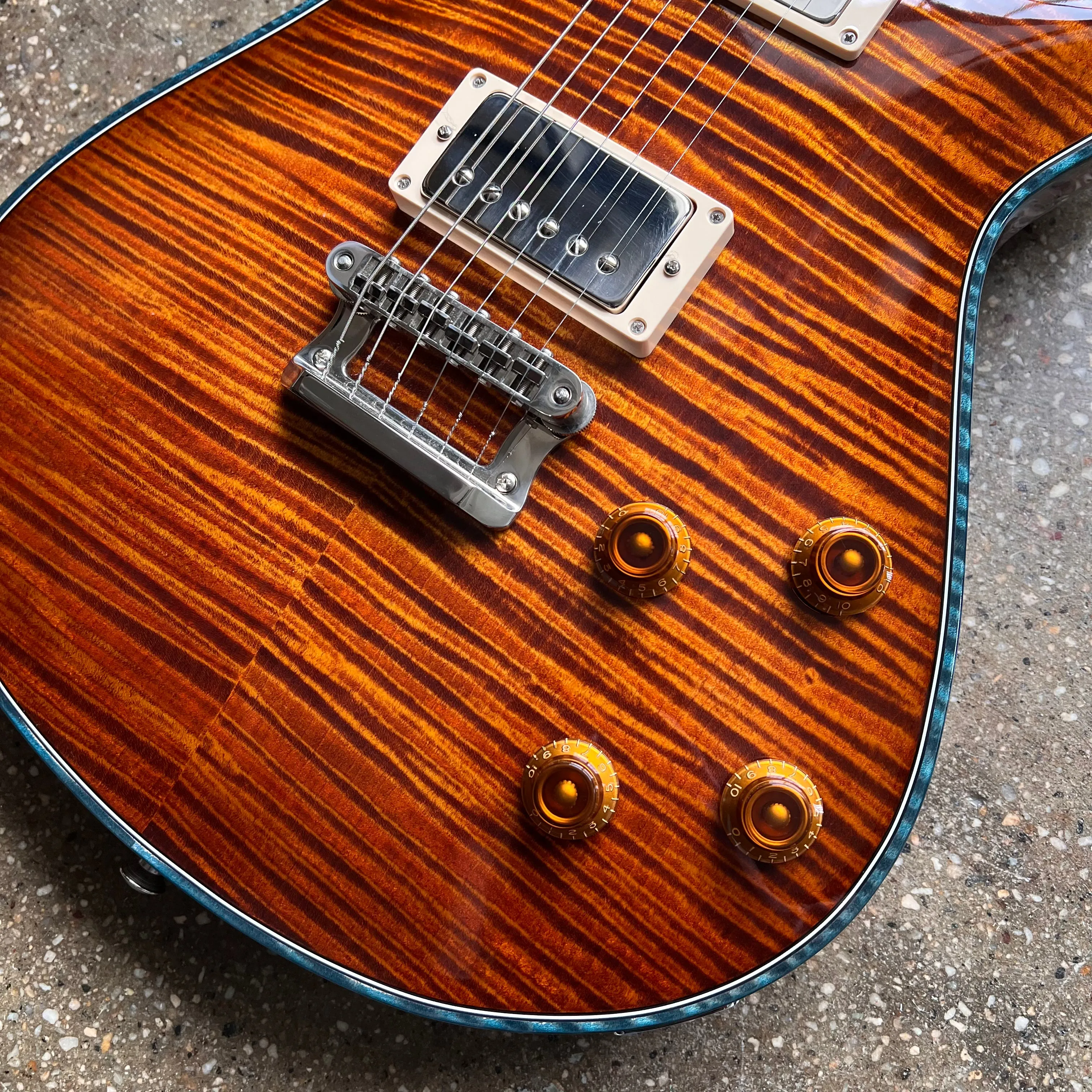 Knaggs Kenai T1 Flame Top 2022 - Aged Scotch with Teal Binding