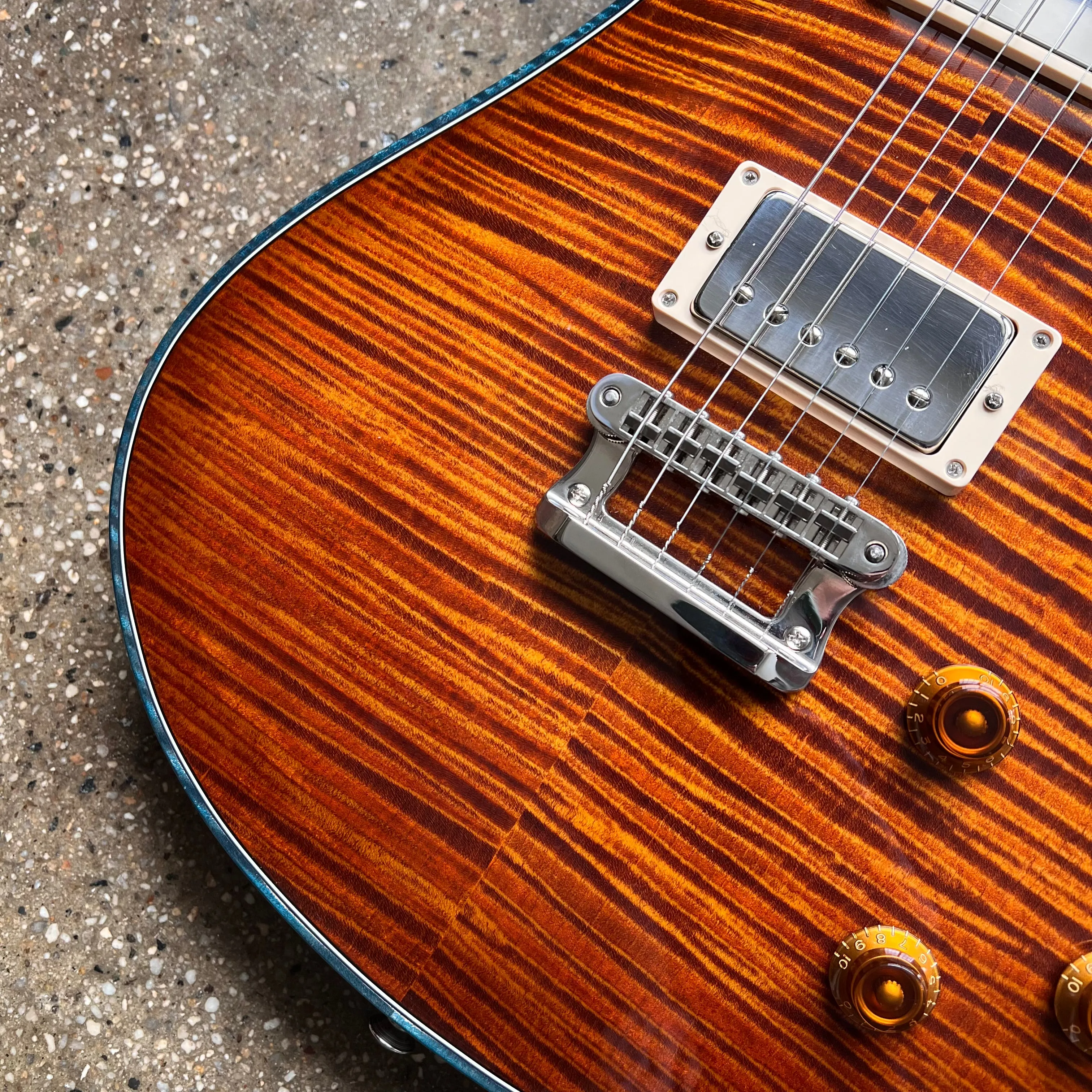 Knaggs Kenai T1 Flame Top 2022 - Aged Scotch with Teal Binding