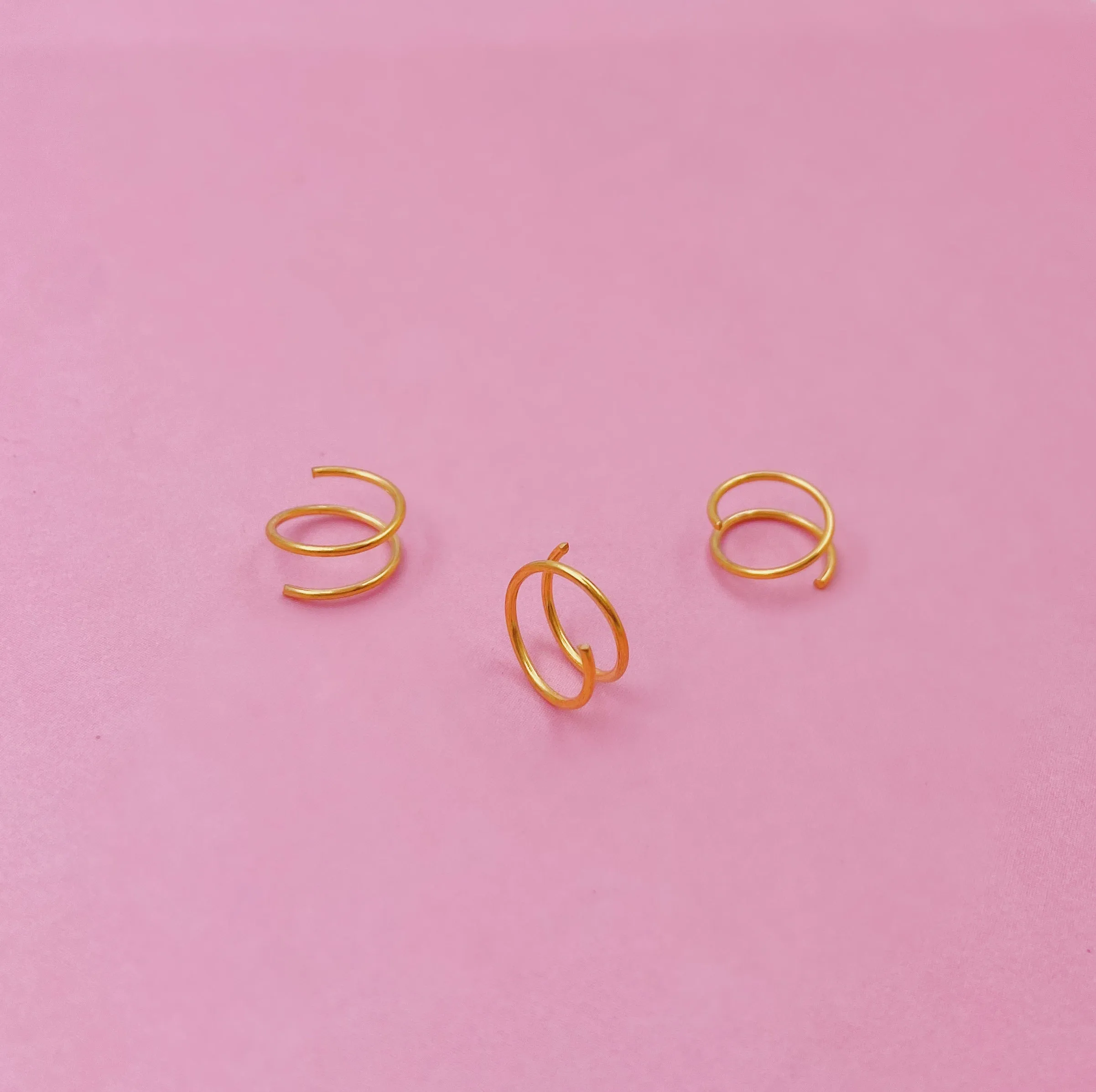 PRE-ORDER Spiral Thin Ear Hugger Hoop (2 hoops with 1 piercing)
