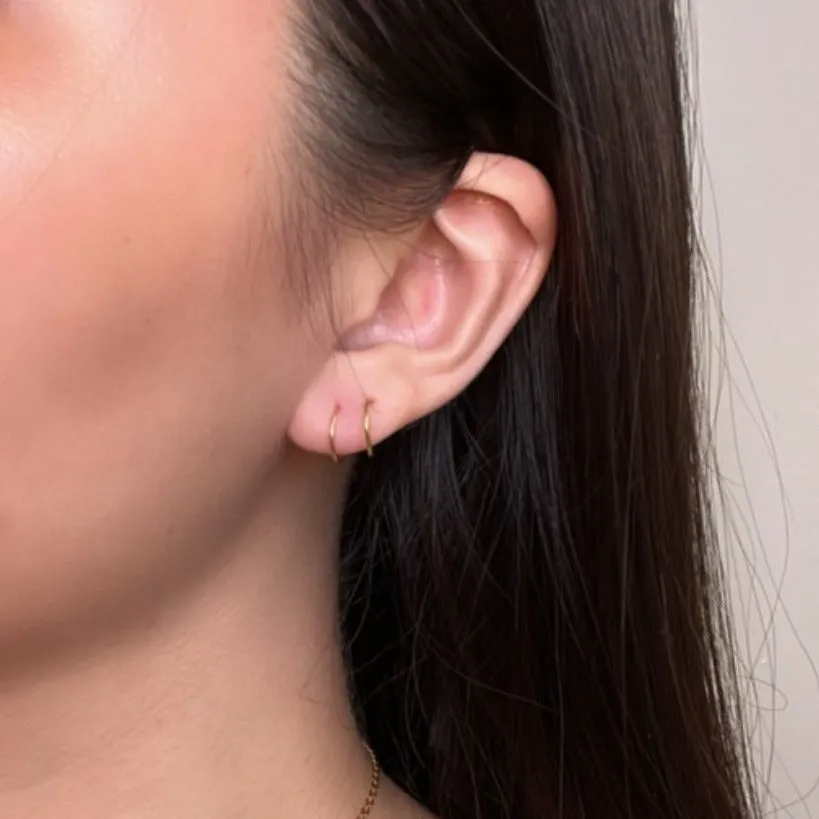 PRE-ORDER Spiral Thin Ear Hugger Hoop (2 hoops with 1 piercing)