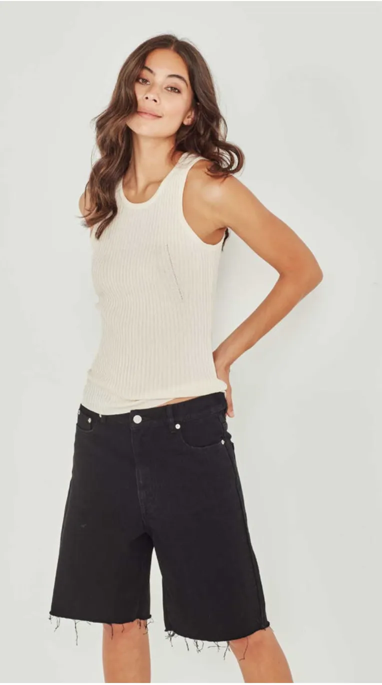 REMAIN Bermuda Short - Black