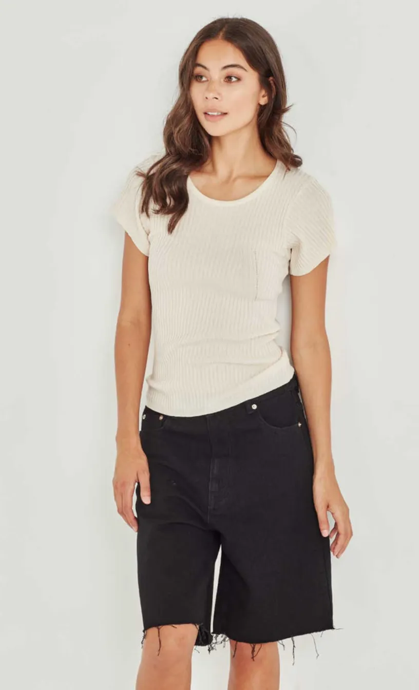 REMAIN Bermuda Short - Black