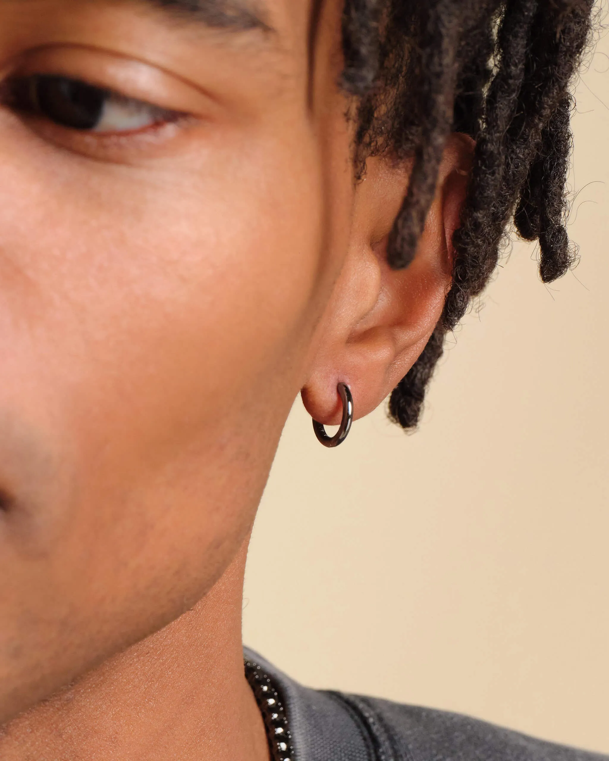 Thin Hoop Earrings - Black