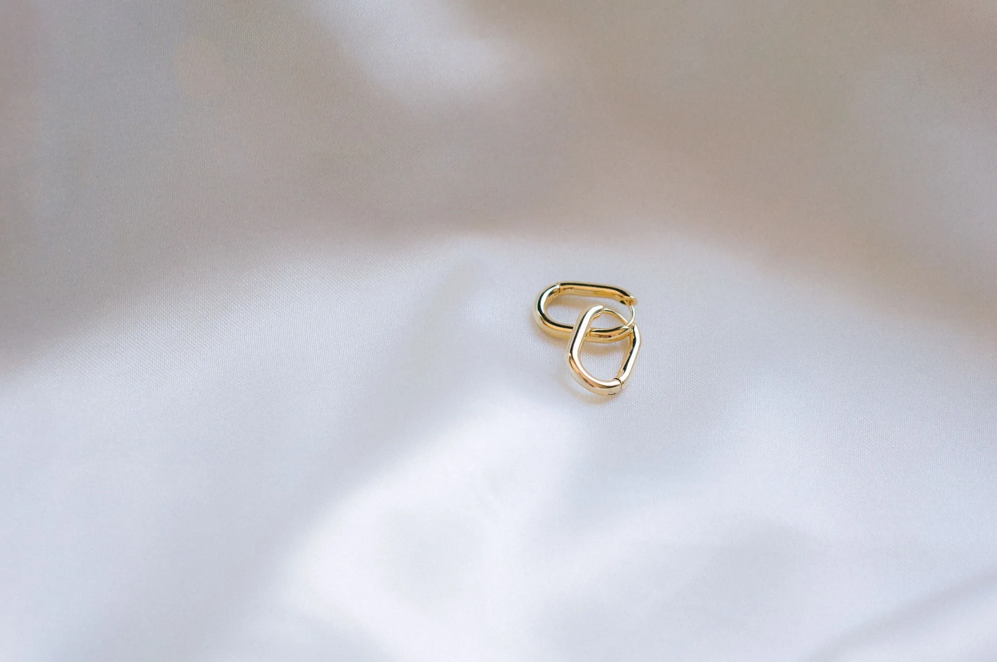 THIN OVAL HOOPS