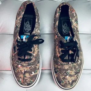 Vans x Nintendo Camouflage Duck Hunt Lace-up Sneakers - Men’s 6.5 : Women’s 8
